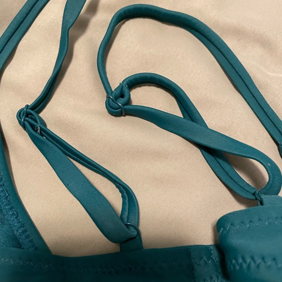 Old Navy Bikini Top (top only) size medium GREAT USED CONDITION - Picture 4 of 4